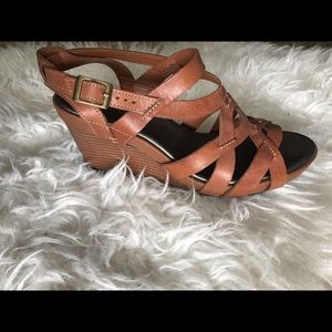 Almost New! Clarks Chestnut Wedge Sandal size 6.5M
